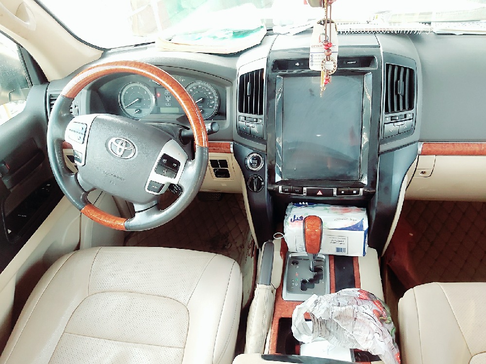 تۆیۆتا لاند کروزەر